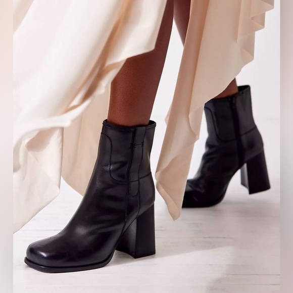 🌻🆕FREE PEOPLE Naomi Ankle Heel Boots-Black-Size 8 - Picture 2 of 16